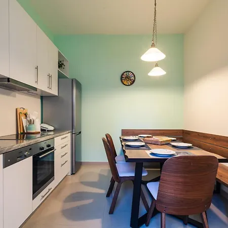 Upscale Modern Escape In The Historic Center 아파트