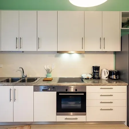 Upscale Modern Escape In The Historic Center Appartamento Kalamata