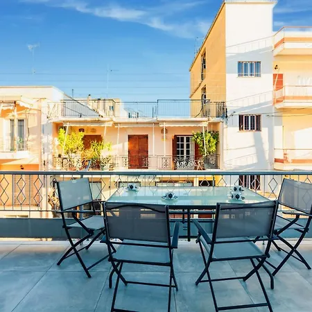 Upscale Modern Escape In The Historic Center Apartamento Kalamata
