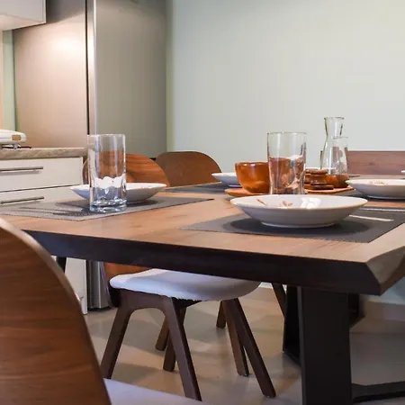 Upscale Modern Escape In The Historic Center Apartamento Kalamata